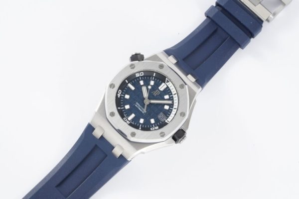 Audemars Piguet Royal Oak Offshore Diver</br> 42 mm, Blue </br> Ref. 15720ST.OO.A027CA.01 - Image 11