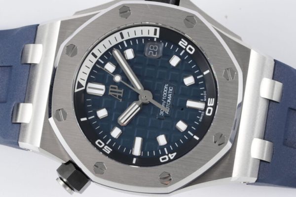 Audemars Piguet Royal Oak Offshore Diver</br> 42 mm, Blue </br> Ref. 15720ST.OO.A027CA.01 - Image 10