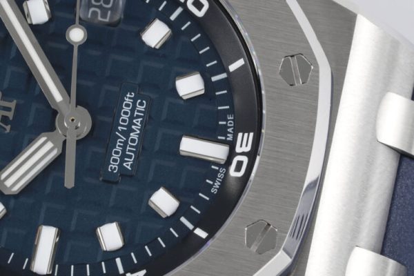 Audemars Piguet Royal Oak Offshore Diver</br> 42 mm, Blue </br> Ref. 15720ST.OO.A027CA.01 - Image 9