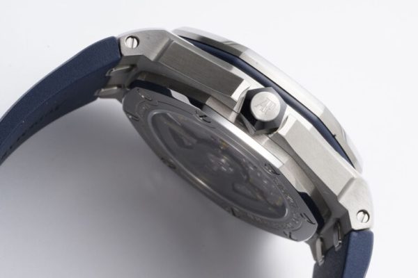Audemars Piguet Royal Oak Offshore Diver</br> 42 mm, Blue </br> Ref. 15720ST.OO.A027CA.01 - Image 3