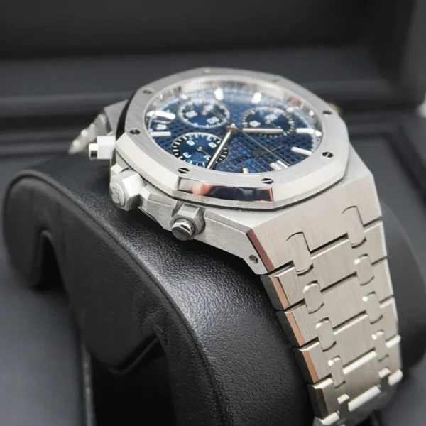 Audemars Piguet Royal Oak</br> 41 mm, Blue </br> Ref. 26240ST.OO.1320ST.05 - Image 2
