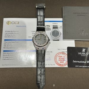 Hublot Replica Watch With Full Diamond Moissanite Black 42mm